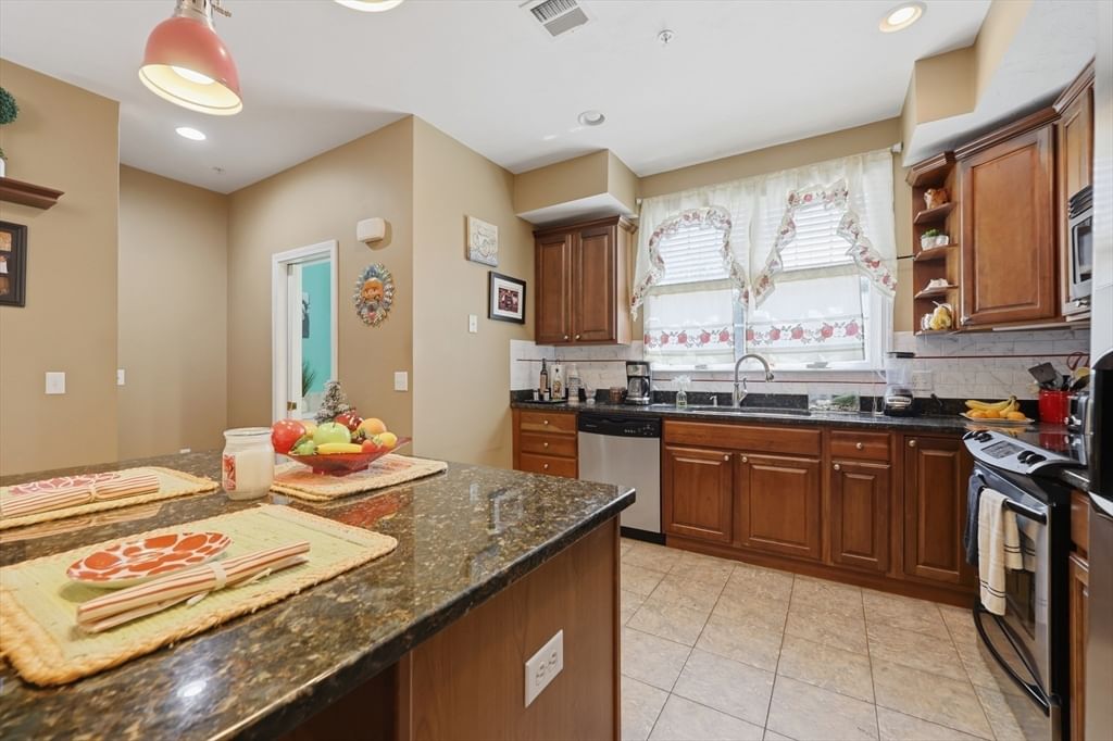 140 Commonwealth Ave #23 North Attleboro — Photo 13 of 39