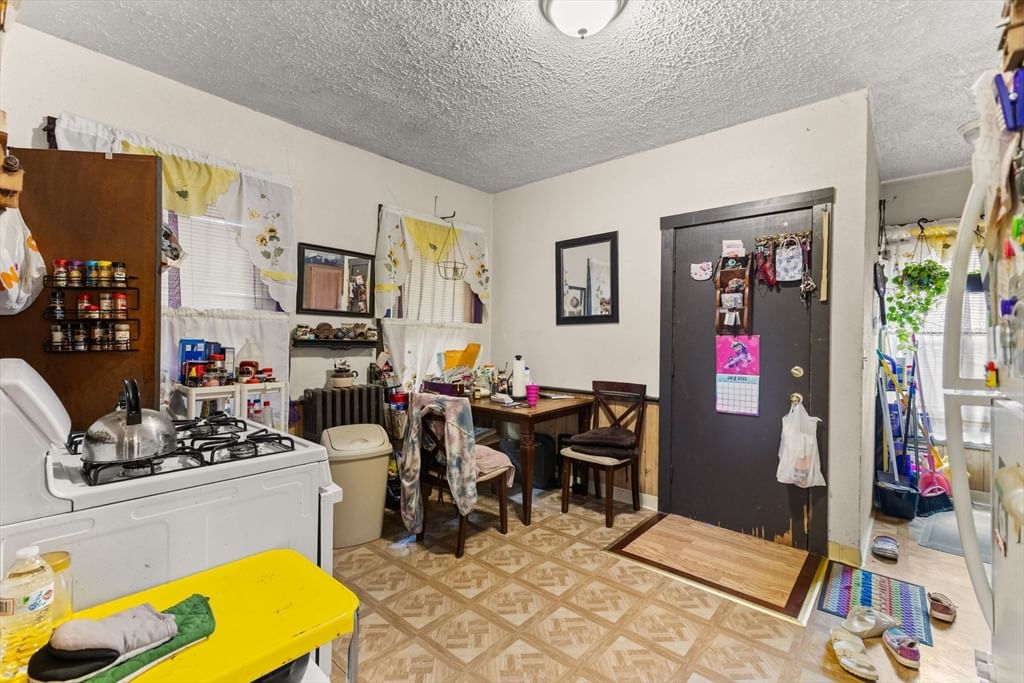 282 Belmont St Brockton — Photo 17 of 32