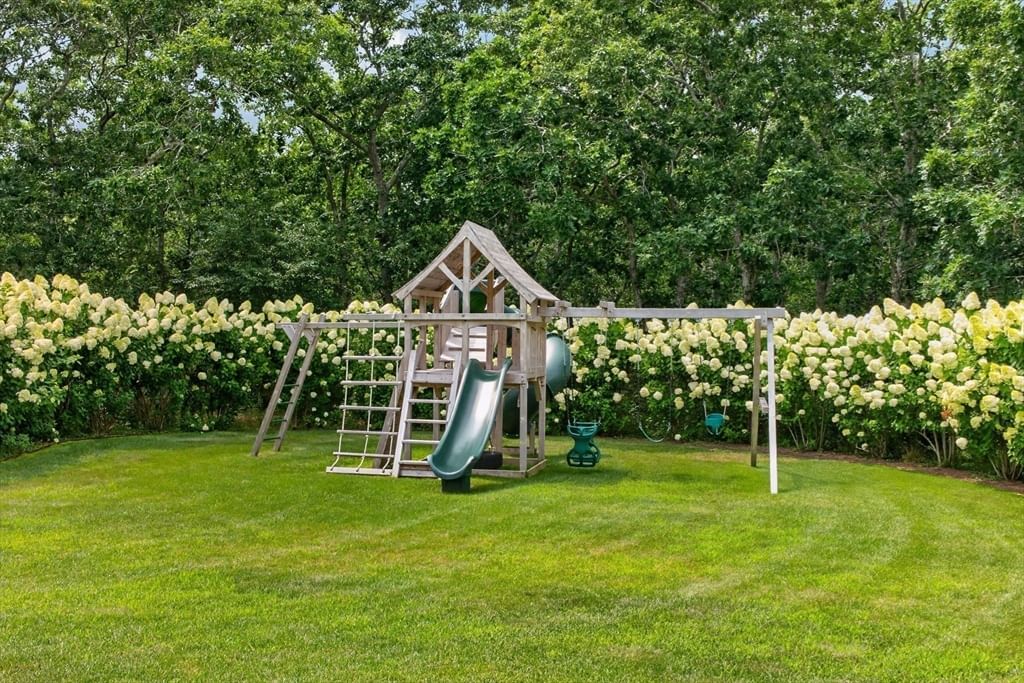 149 Litchfield Road Edgartown — Photo 37 of 41