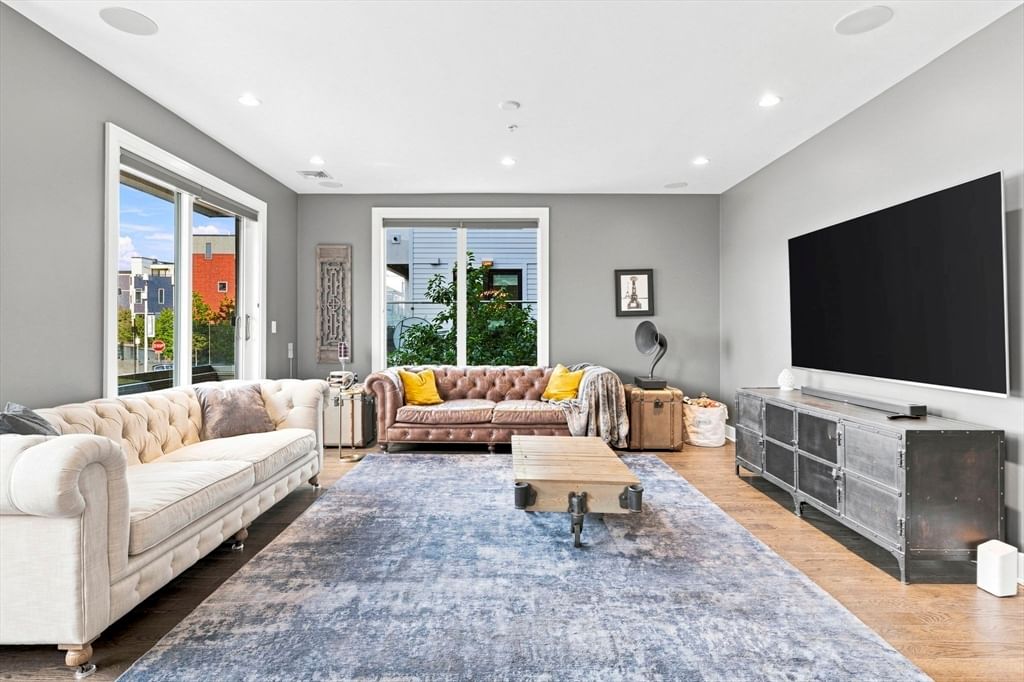 407 W 1st St #101 Boston — Photo 13 of 40