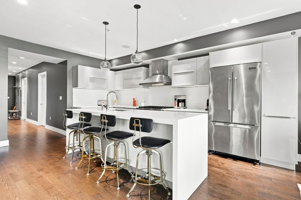 407 W 1st St #101 Boston — Photo 6 of 40