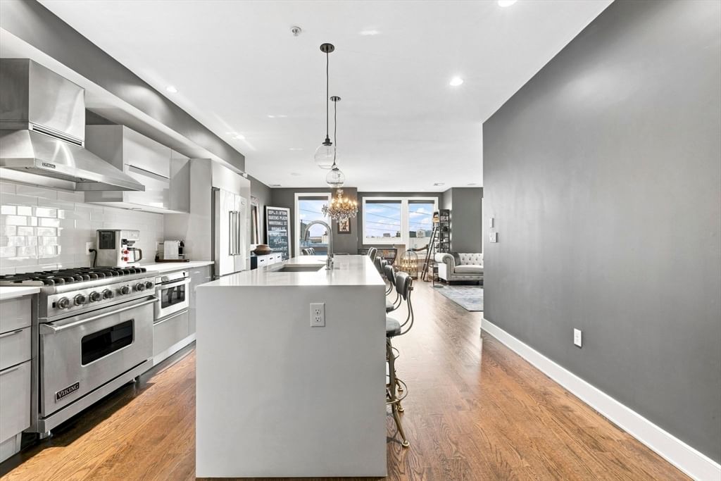 407 W 1st St #101 Boston — Photo 8 of 40