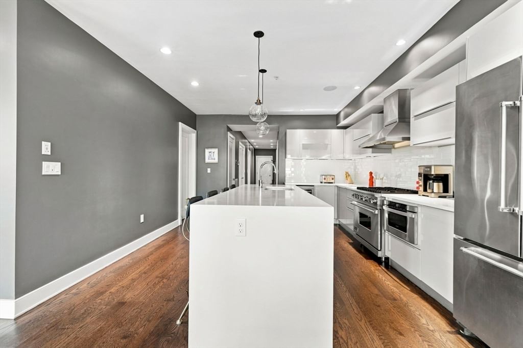 407 W 1st St #101 Boston — Photo 9 of 40