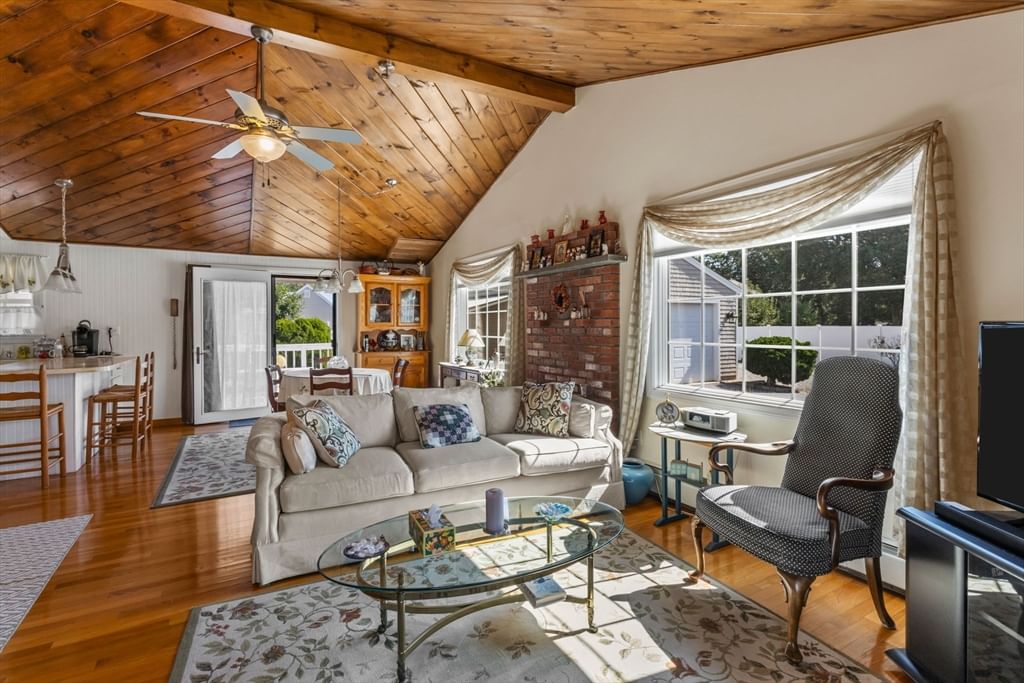 6 Robinhood Rd Wareham — Photo 7 of 40