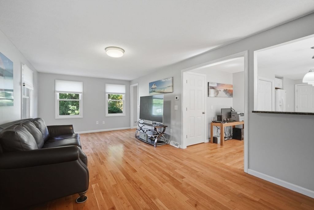 78 Oak Brook Drive East Longmeadow — Photo 3 of 42
