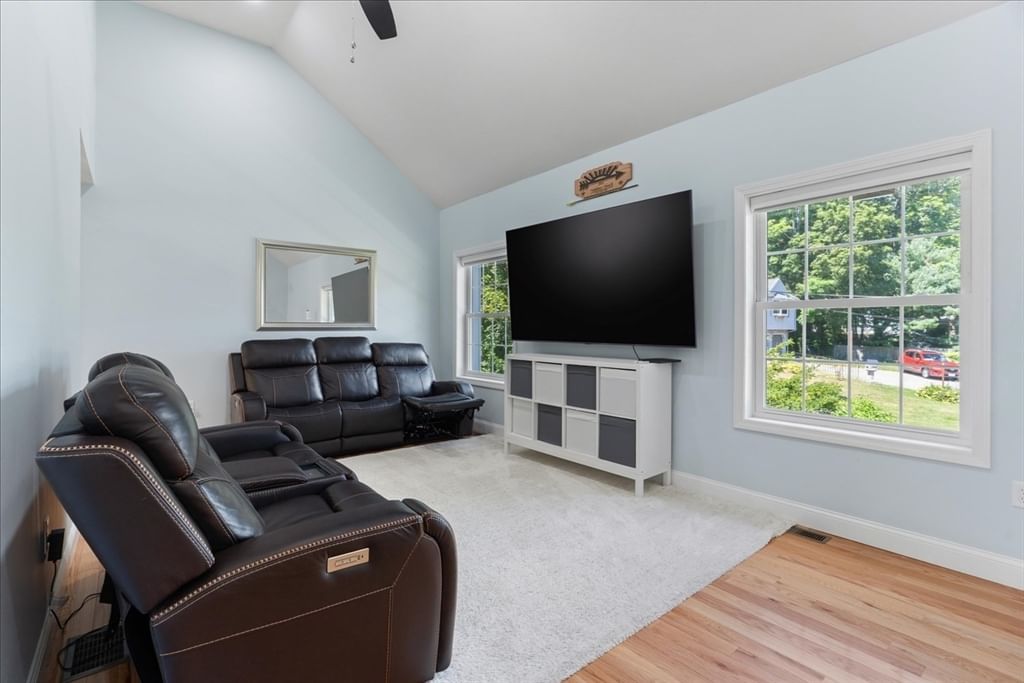 28 Stanley St North Attleboro — Photo 8 of 35