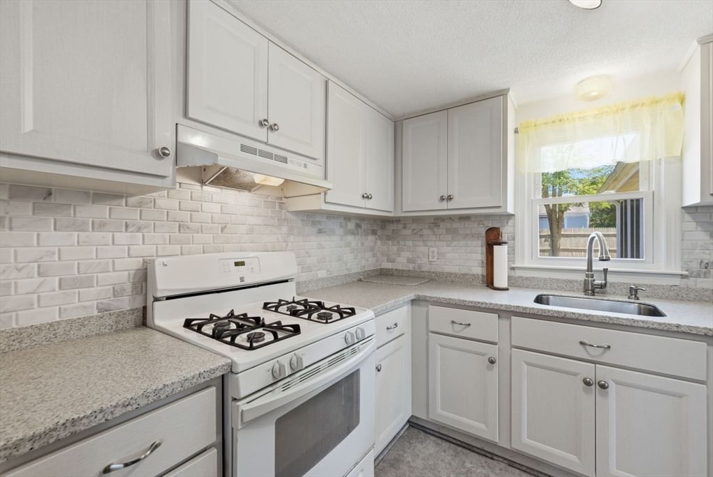 52 Arrowhead Dr. Yarmouth — Photo 21 of 40