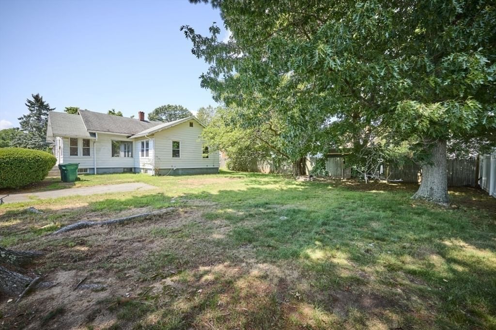 15 Moray St Lynn — Photo 3 of 20