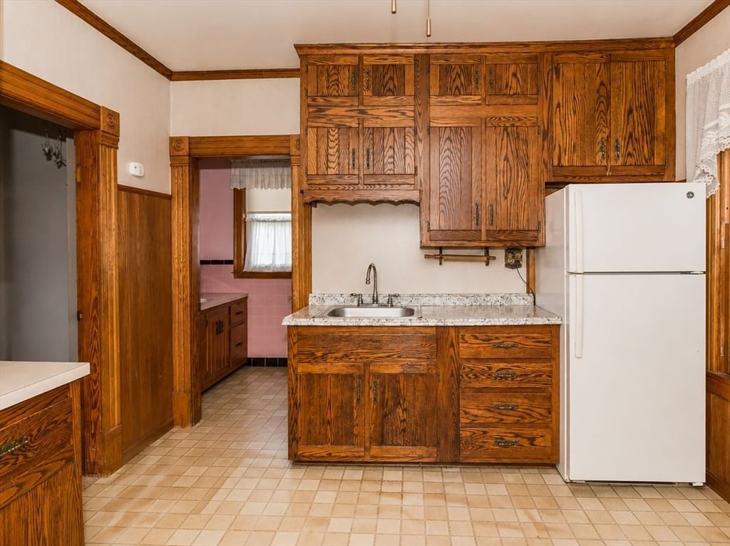 466 East Main Street Chicopee — Photo 13 of 36