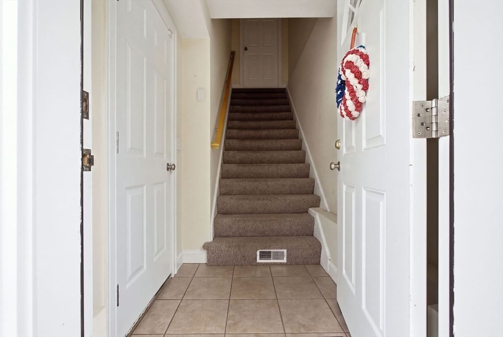 1975 Middlesex St #19 Lowell — Photo 5 of 39