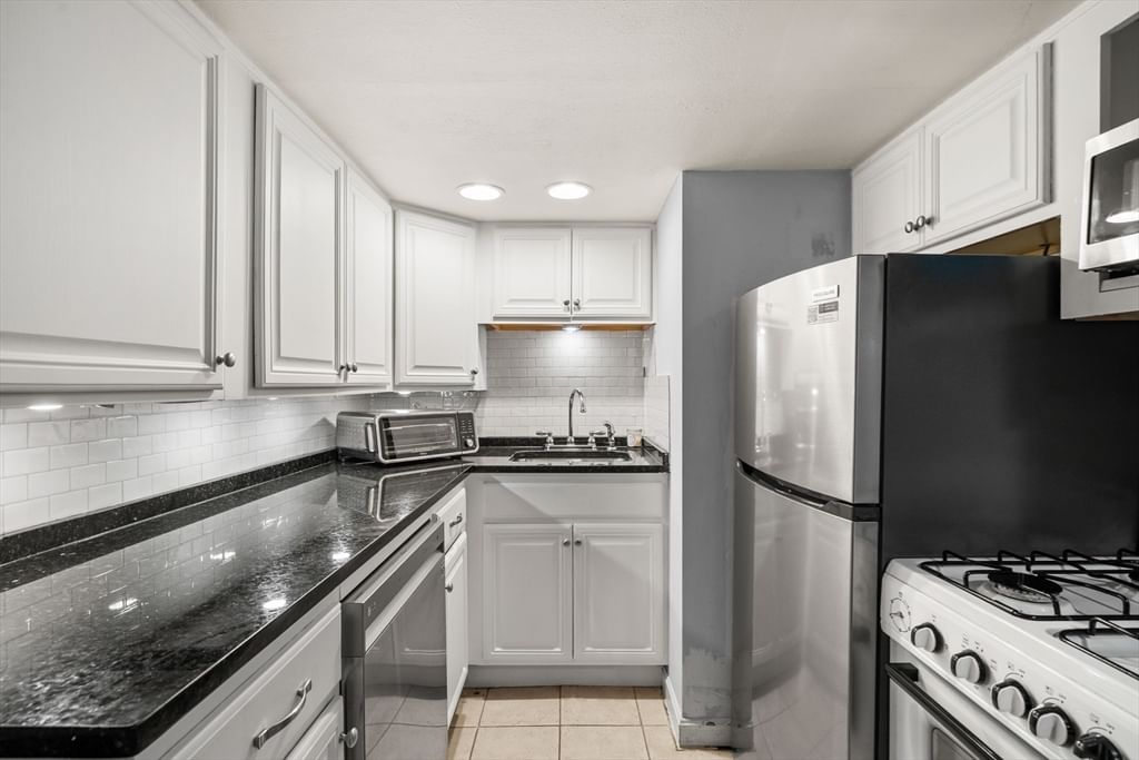 8 Franklin St #19 Marblehead — Photo 13 of 24