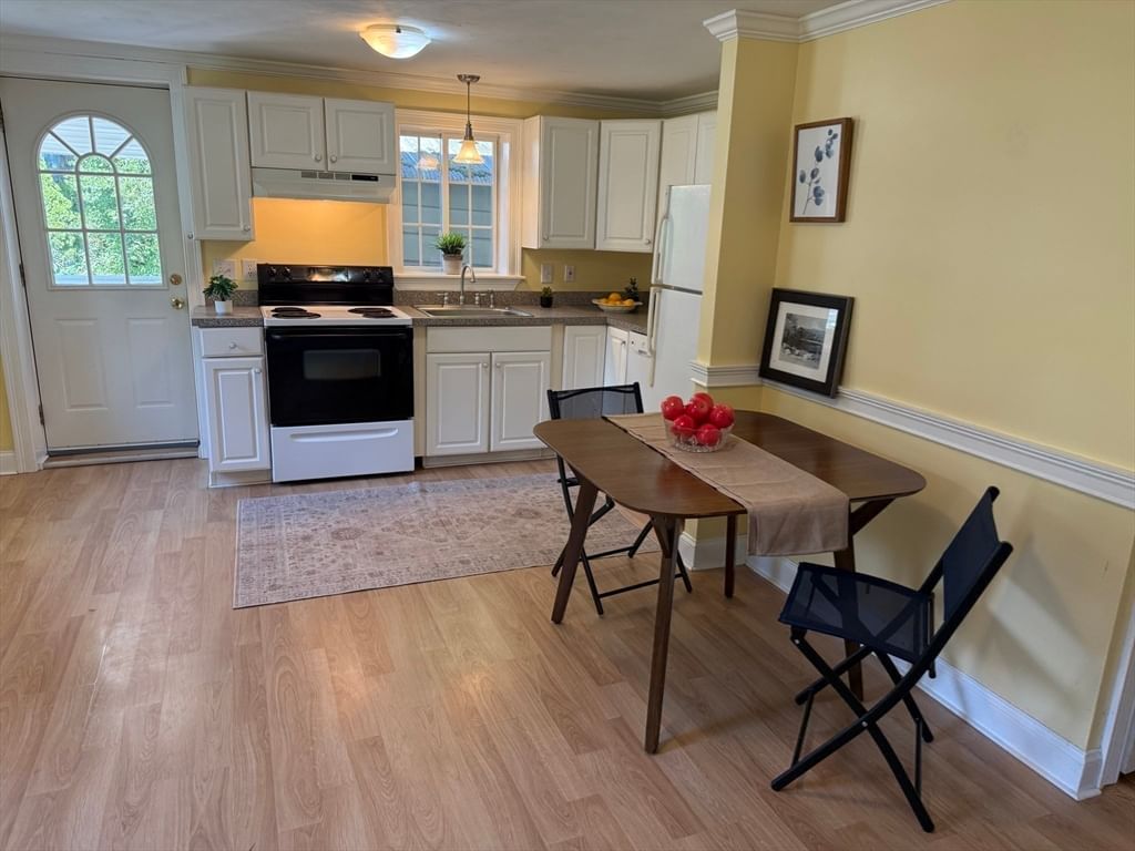 8 Warren Road Auburn — Photo 3 of 25