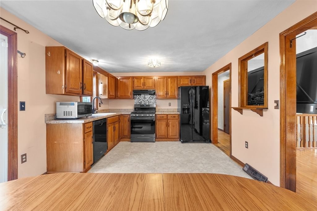 129 Forest St Franklin — Photo 8 of 26