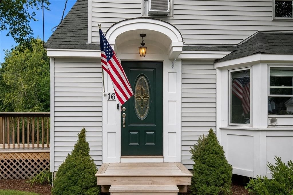 16 Pleasant St Scituate — Photo 2 of 21