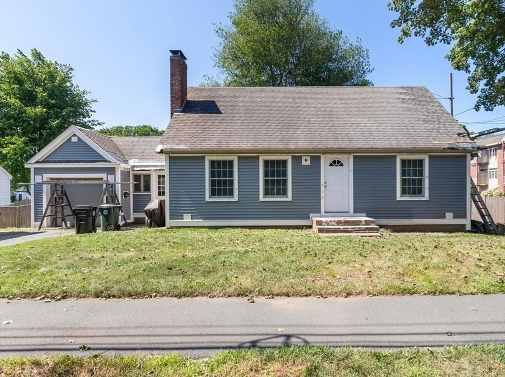 34 Heather St Beverly — Photo 2 of 27