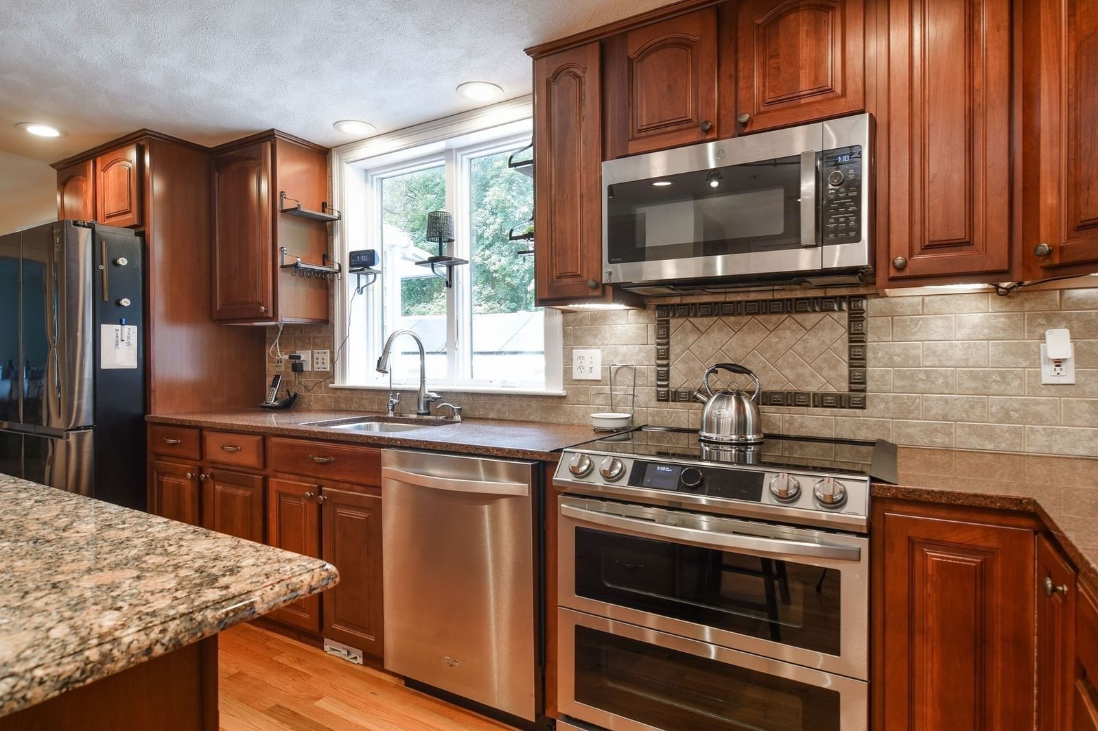 202 Boston Post Rd Wayland — Photo 10 of 38