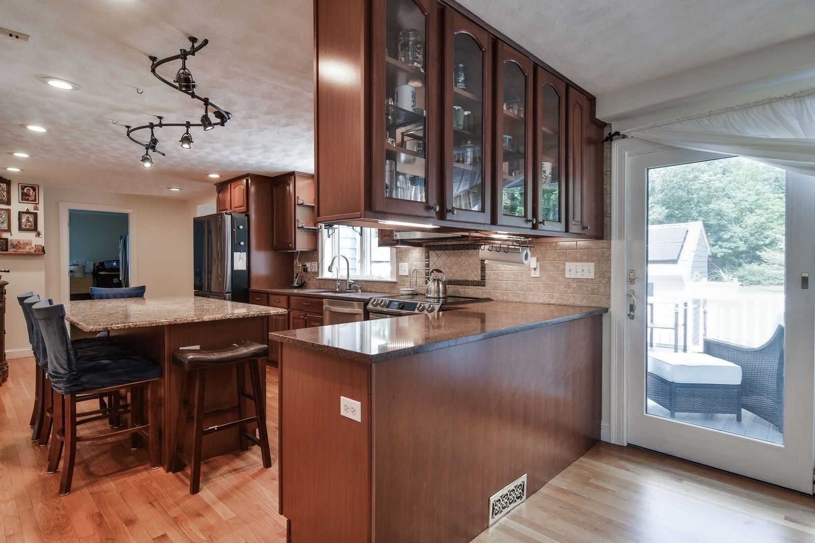 202 Boston Post Rd Wayland — Photo 11 of 38