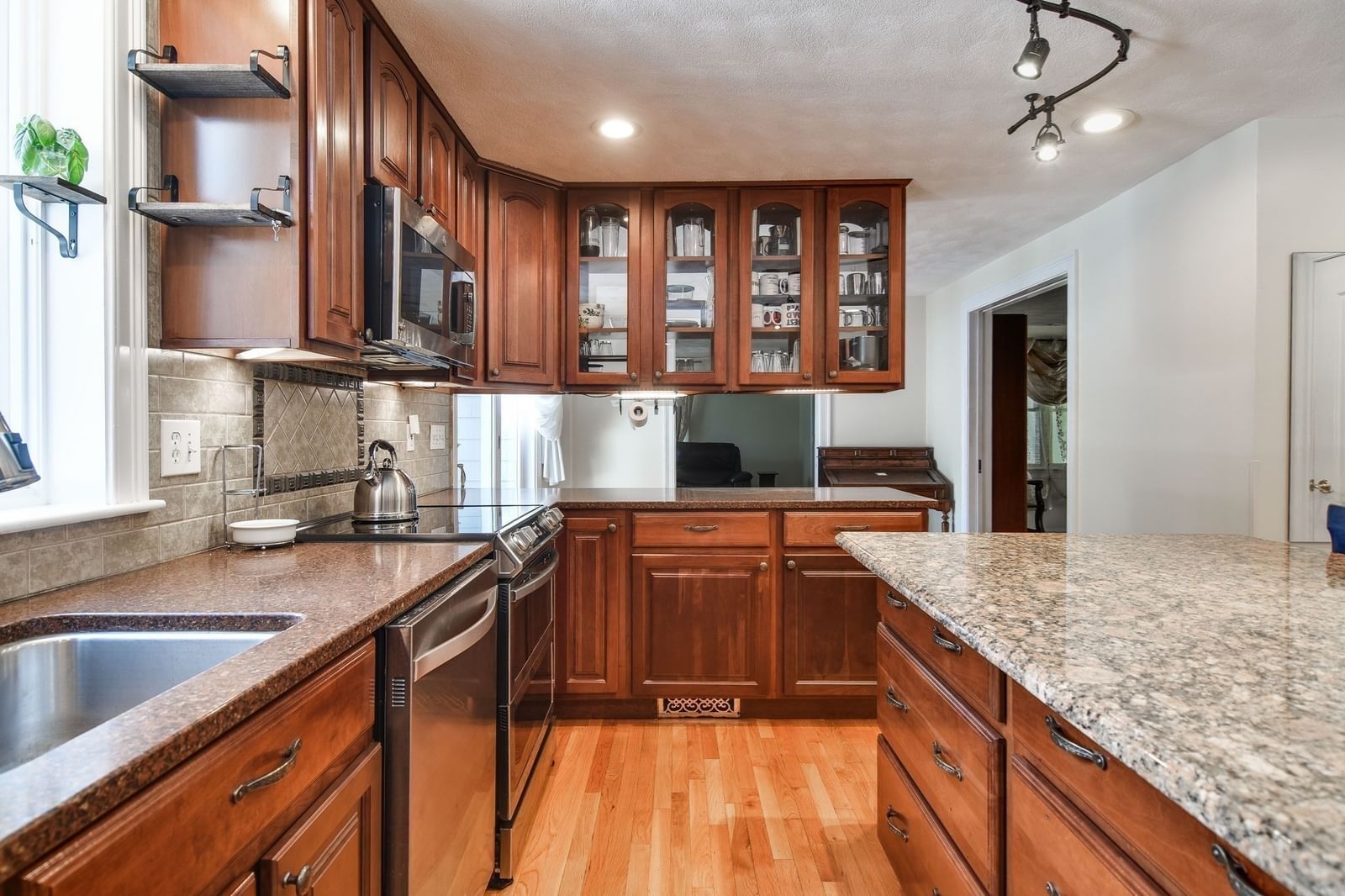 202 Boston Post Rd Wayland — Photo 9 of 38