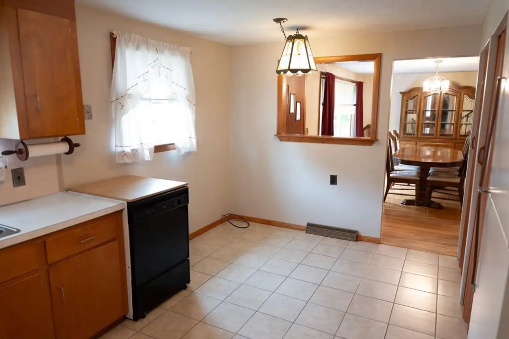 24 Hanson St Brockton — Photo 4 of 26