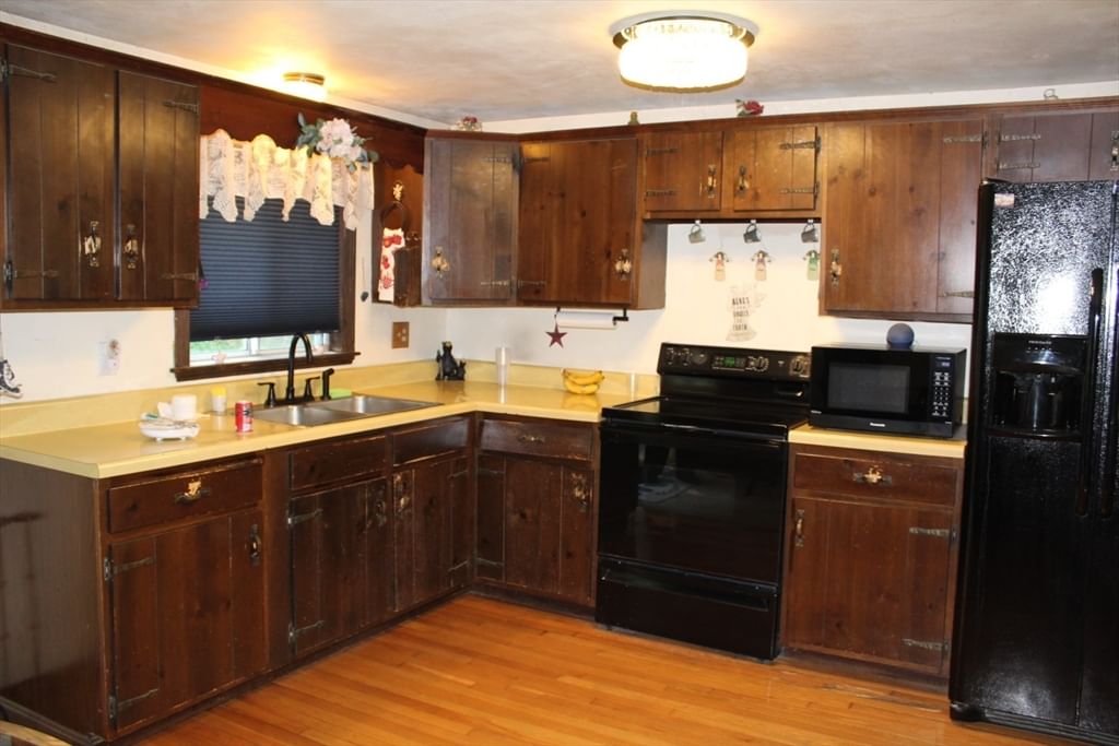 3 Howard George Ct Salisbury — Photo 4 of 9