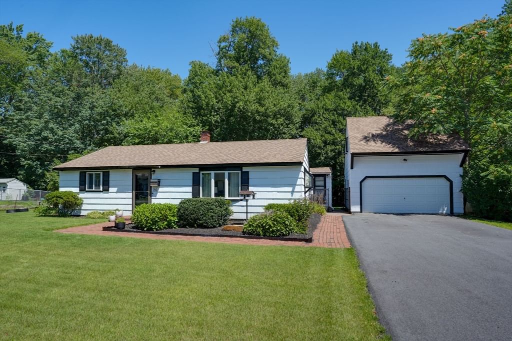 20 Ledgewood Dr Burlington — Photo 4 of 34