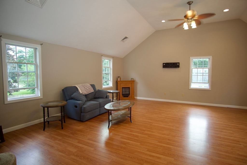 4 Williams Rd Sturbridge — Photo 15 of 22
