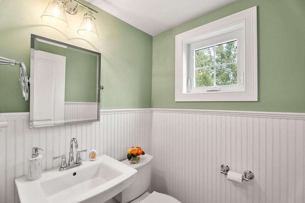 34 Beckford St #D Beverly — Photo 11 of 40