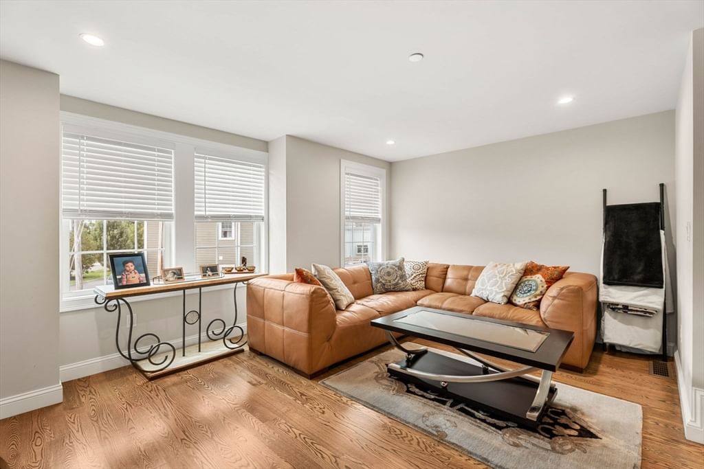 34 Beckford St #D Beverly — Photo 13 of 40