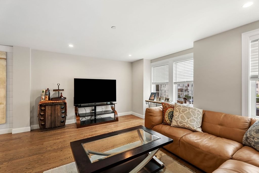 34 Beckford St #D Beverly — Photo 14 of 40