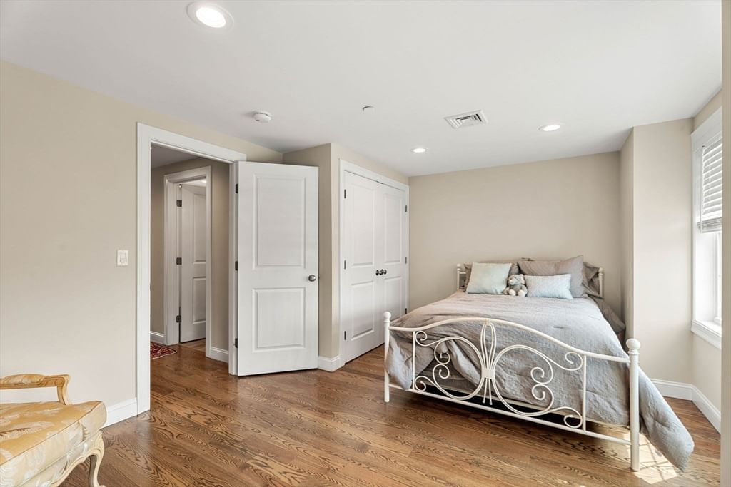 34 Beckford St #D Beverly — Photo 18 of 40