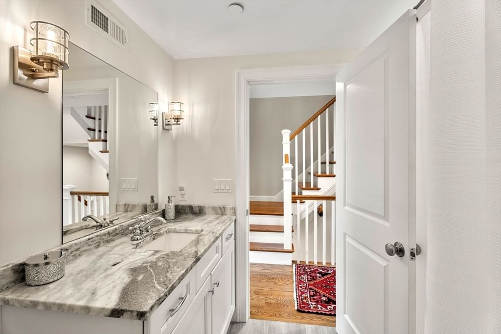 34 Beckford St #D Beverly — Photo 20 of 40