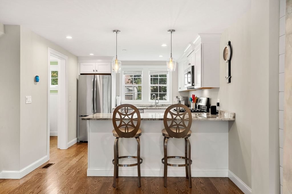 34 Beckford St #D Beverly — Photo 4 of 40