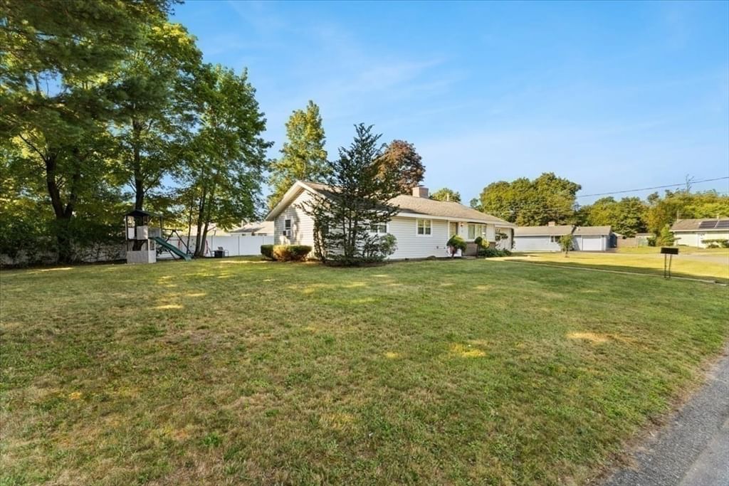 73 Oak Ridge Dr W Brockton — Photo 3 of 28