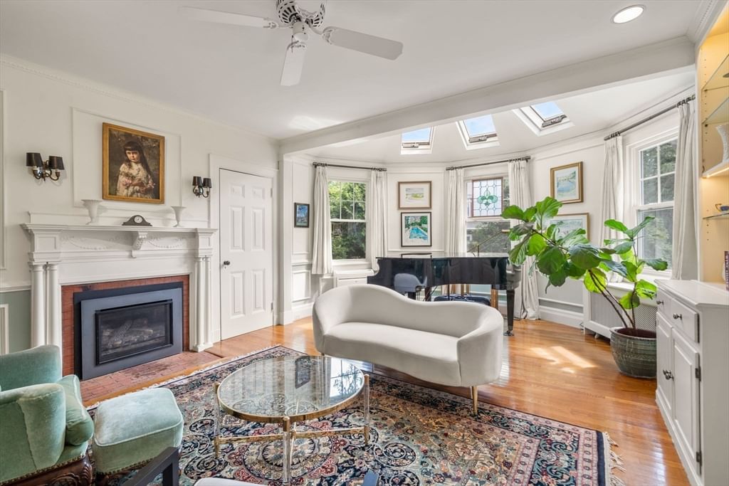 105 Randolph Ave Milton — Photo 3 of 35