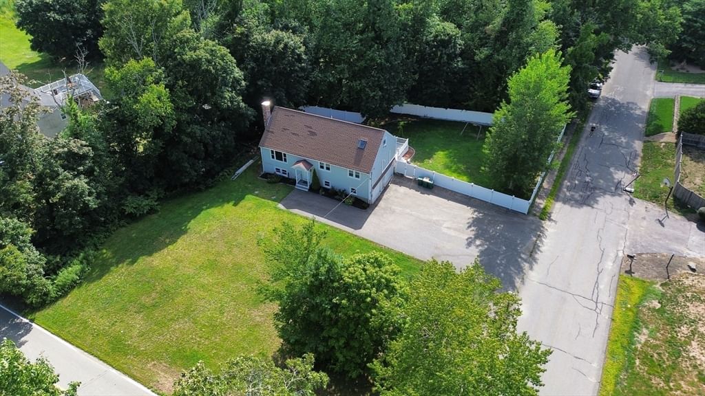 40 Poquanticut Ave Easton — Photo 5 of 25