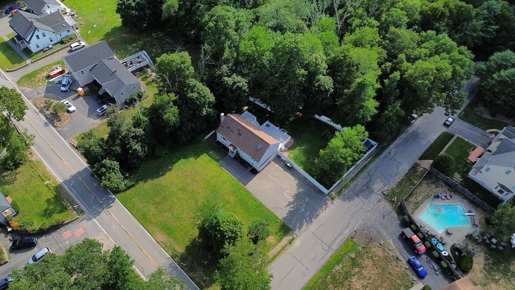 40 Poquanticut Ave Easton — Photo 7 of 25