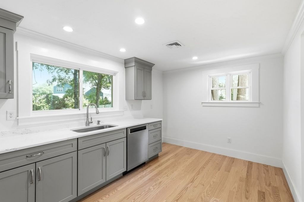 146A W Division St Braintree — Photo 12 of 42