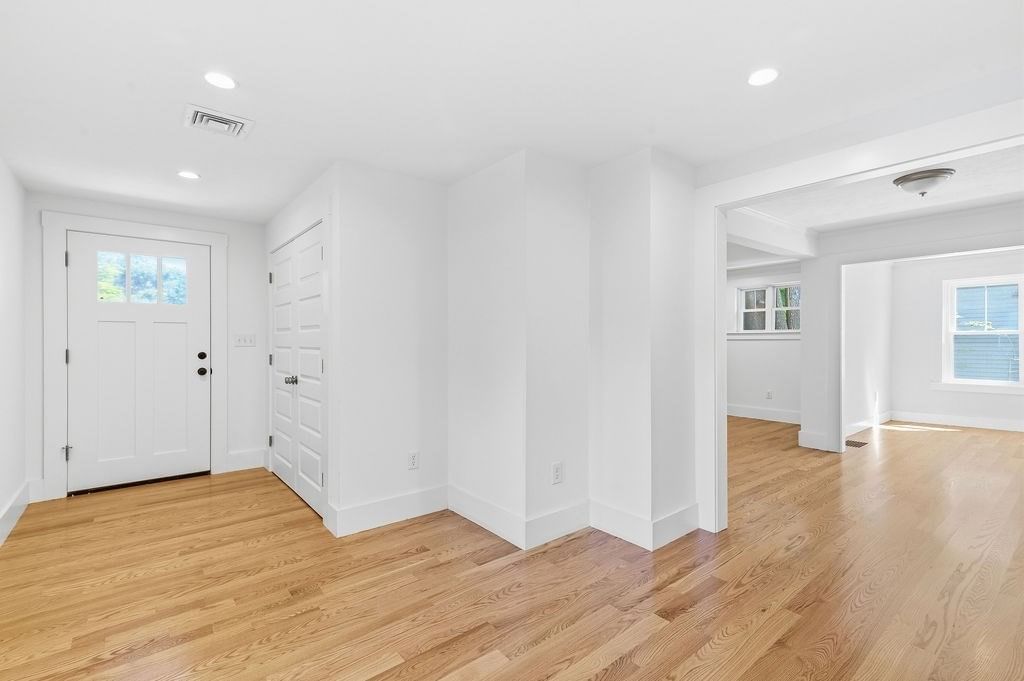 146A W Division St Braintree — Photo 13 of 42