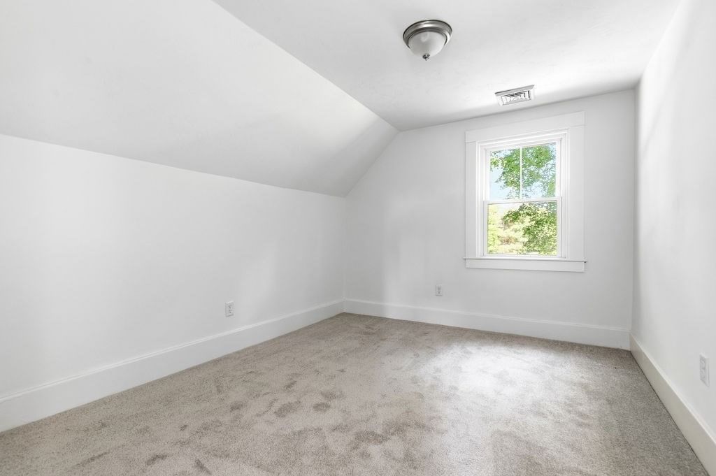 146A W Division St Braintree — Photo 17 of 42