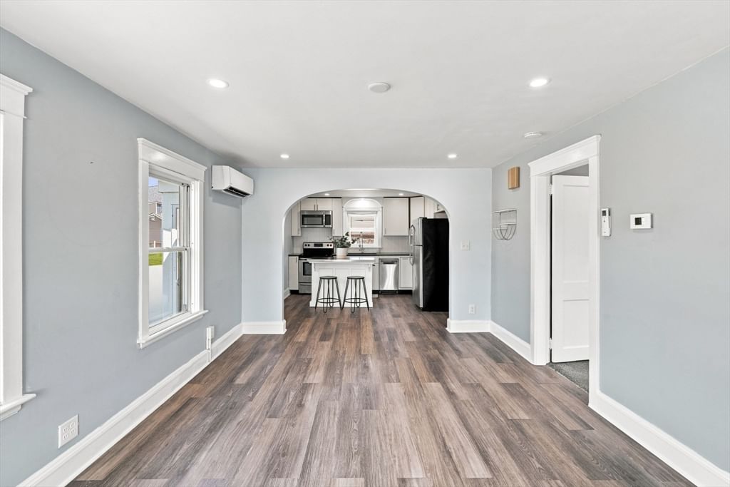 337 Wilbur Swansea — Photo 4 of 23