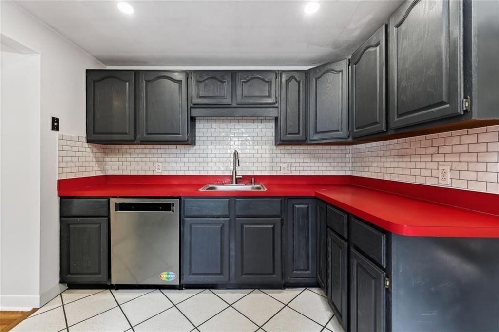 472 Summer St Abington — Photo 9 of 30