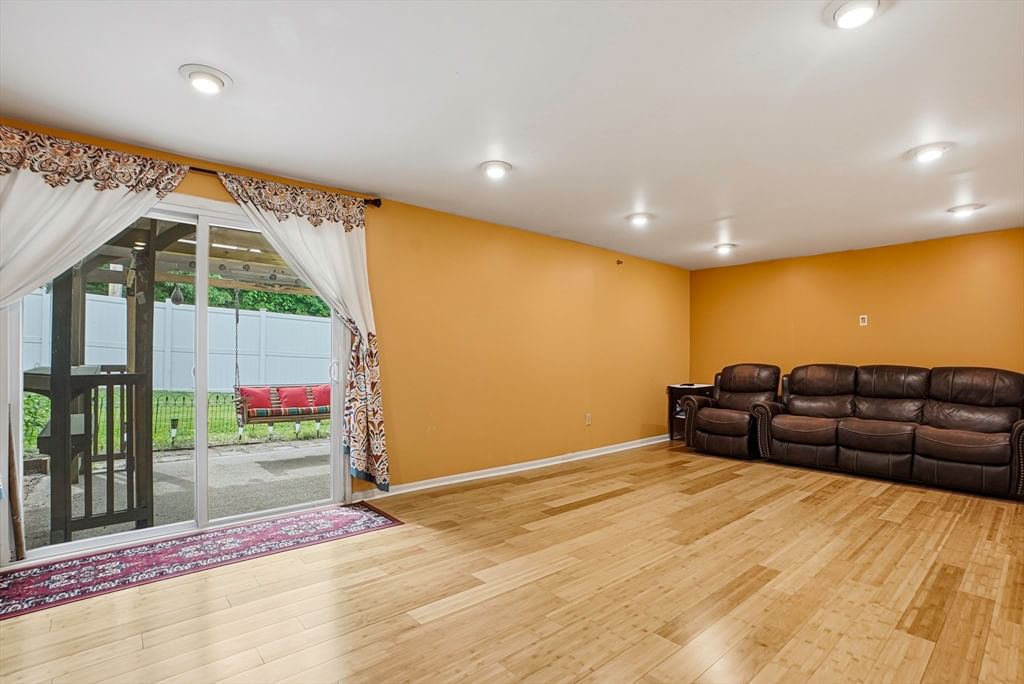 237 South St #6 Shrewsbury — Photo 30 of 42
