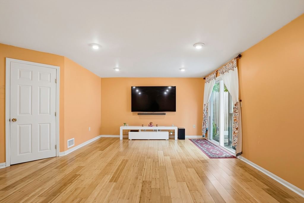 237 South St #6 Shrewsbury — Photo 33 of 42