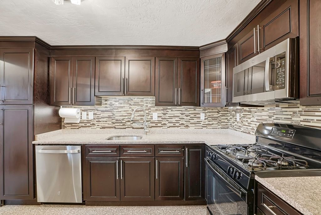 237 South St #6 Shrewsbury — Photo 6 of 42