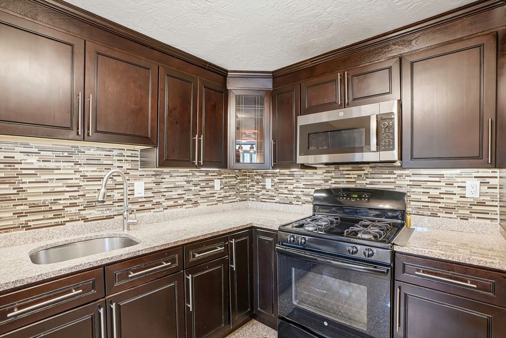 237 South St #6 Shrewsbury — Photo 7 of 42