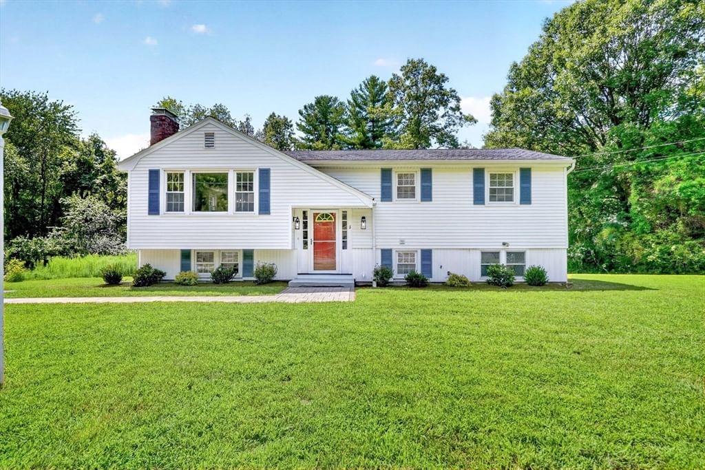 11 Appletree Lane Bedford — Photo 1 of 35