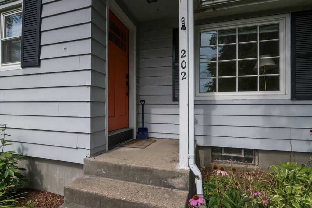 202 Jackson St Northampton — Photo 4 of 33