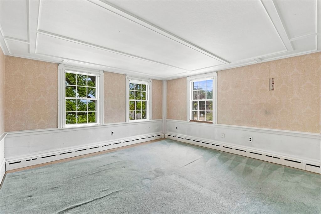 19 Eastern Ave Essex — Photo 3 of 20