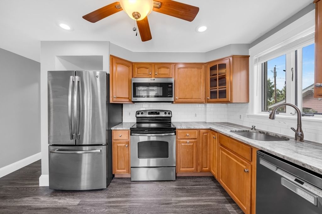 21 Leroy Ave Haverhill — Photo 7 of 37