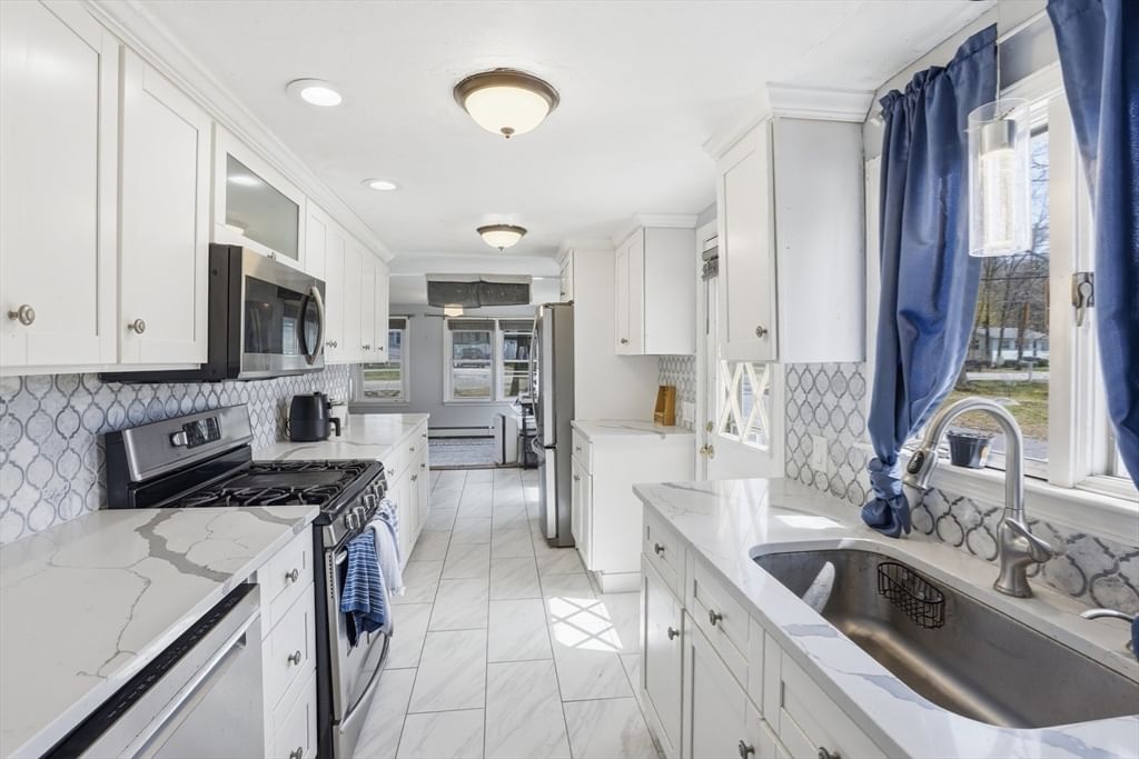107 Pond St Rockland — Photo 12 of 42
